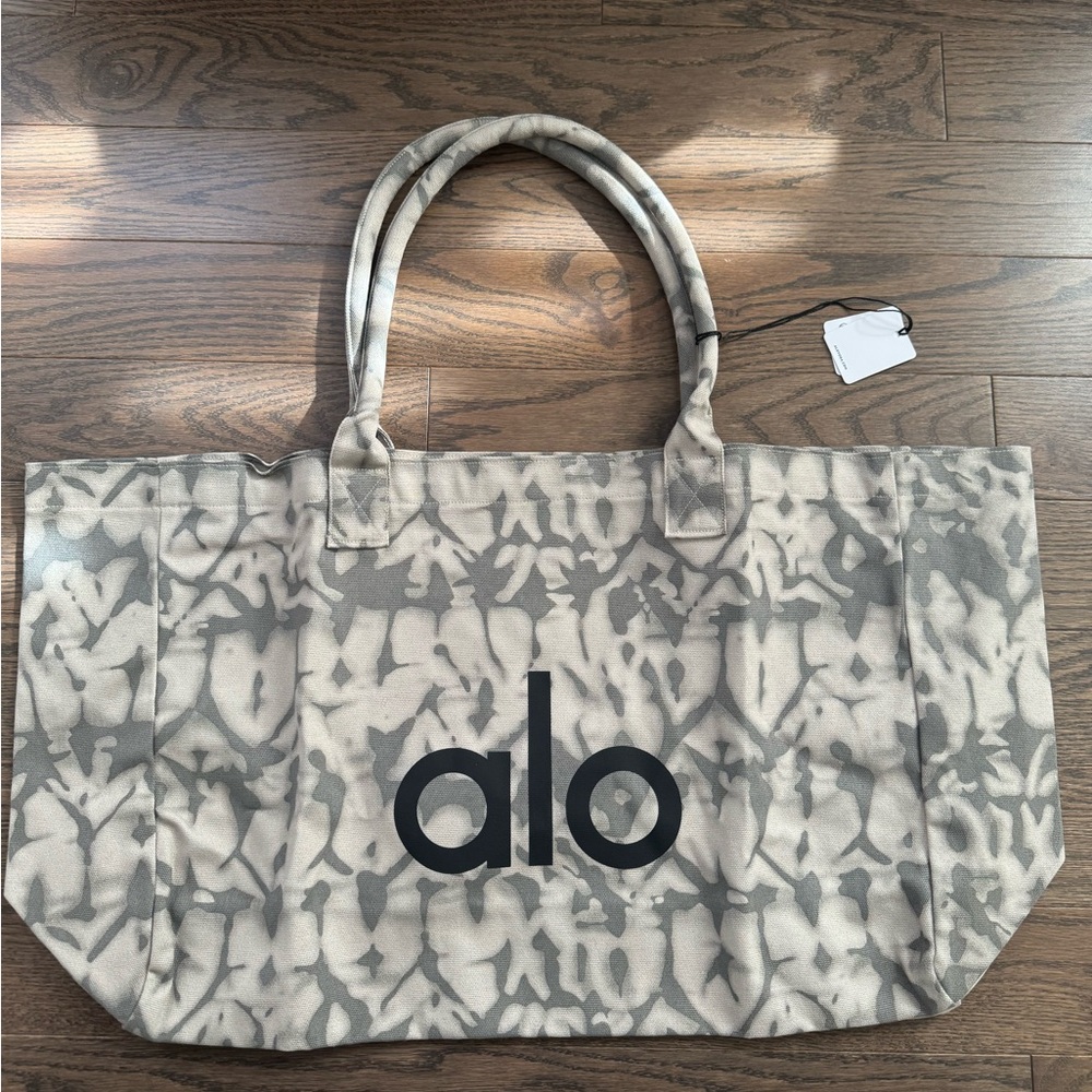 Alo Grey Tiedie Tote *Brand new*